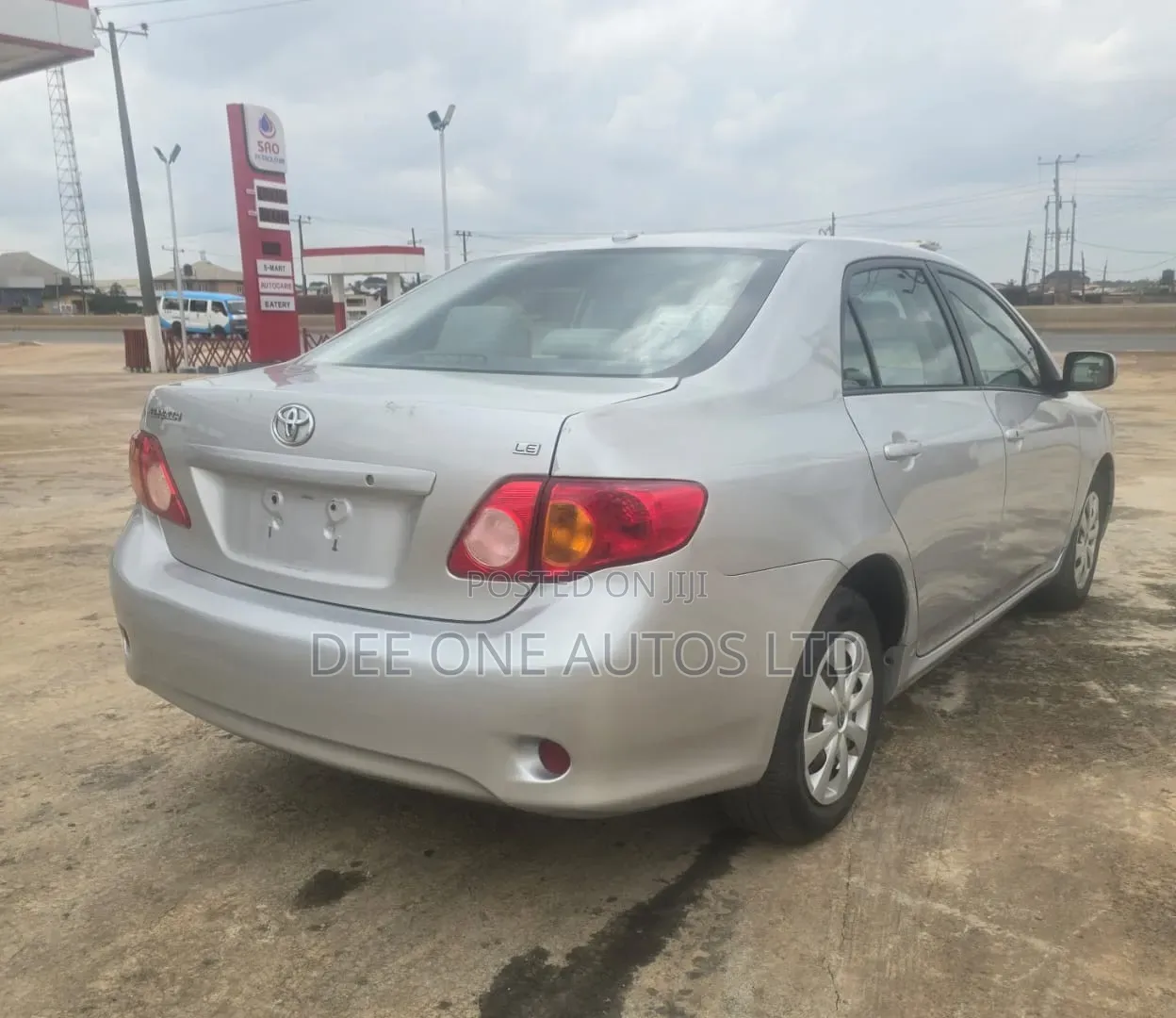 Toyota Corolla LE 4dr Sedan (1.8L 4cyl 4A) 2010 Silver