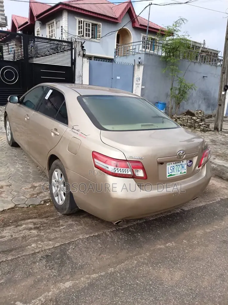 Toyota Camry 2010 Gold