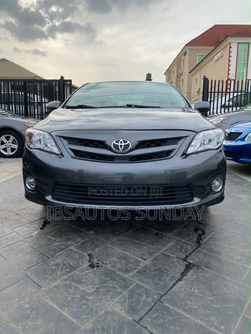 Toyota Corolla LE 4dr Sedan (1.8L 4cyl 4A) 2012 Gray