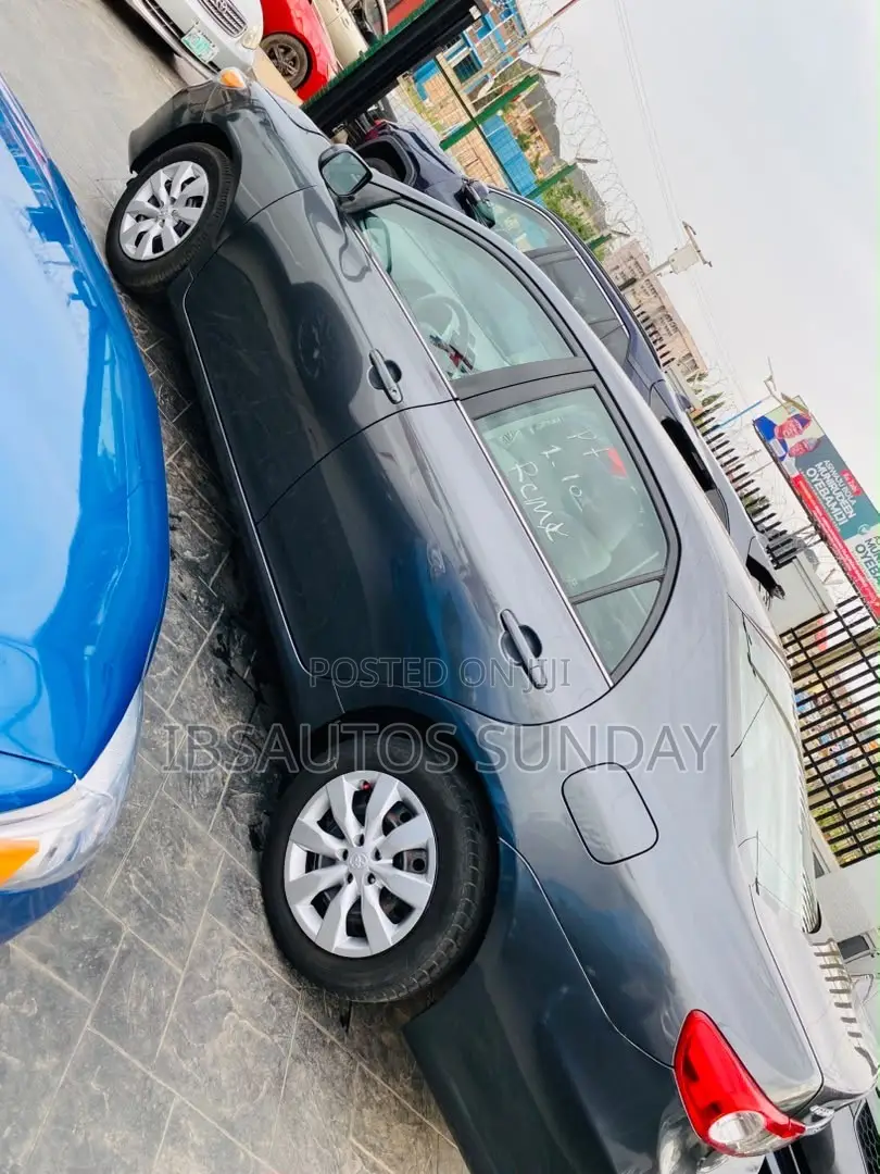 Toyota Corolla LE 4dr Sedan (1.8L 4cyl 4A) 2012 Gray