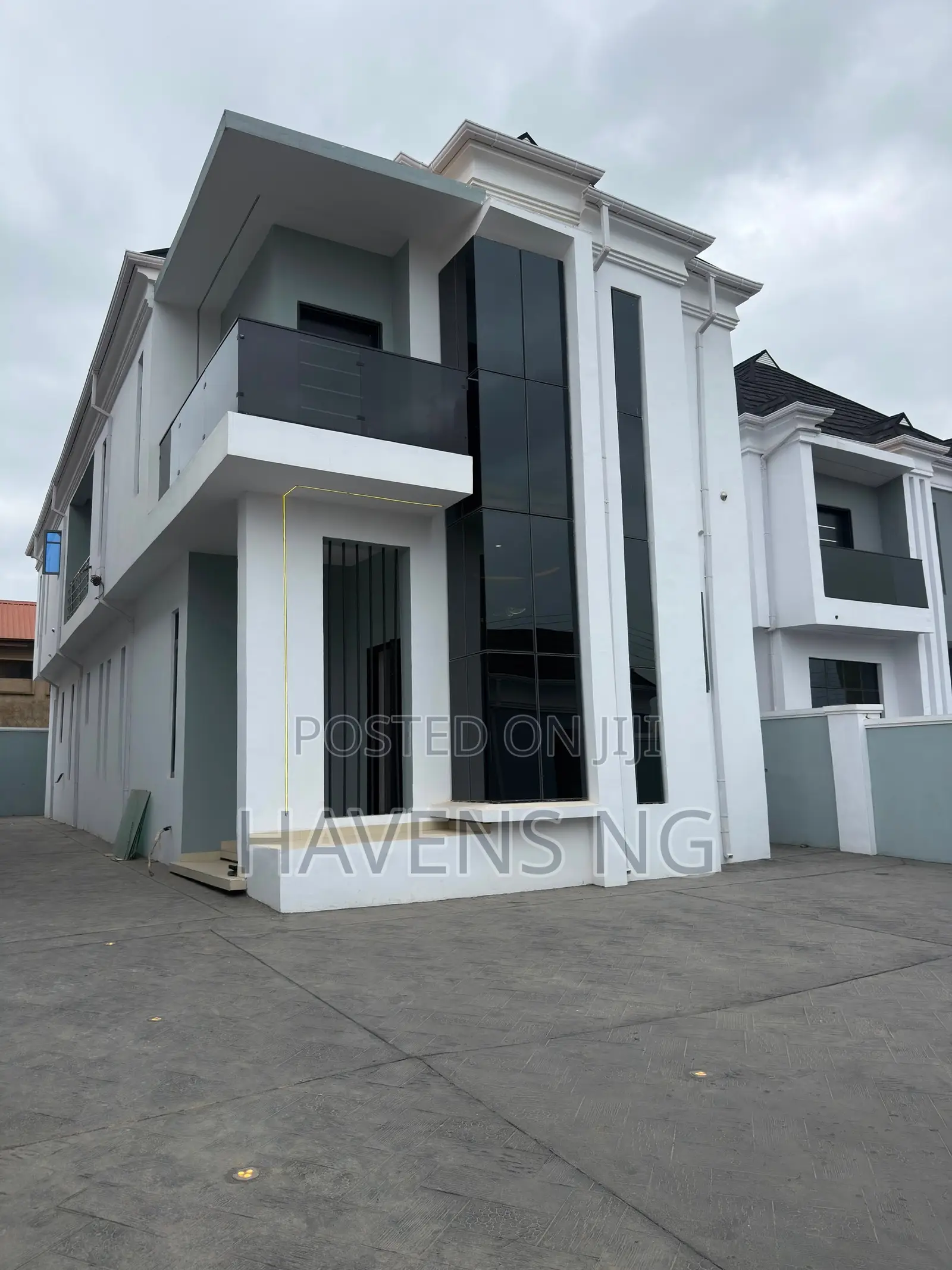 4bdrm Duplex in Akobo for sale