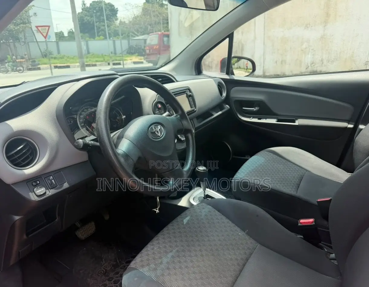 Toyota Yaris LE Hatchback 5dr 2015 Red