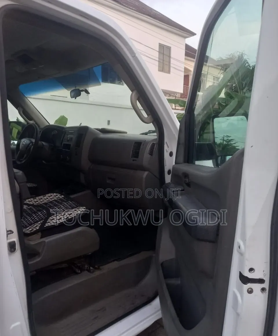 Nissan NV200 2011 White