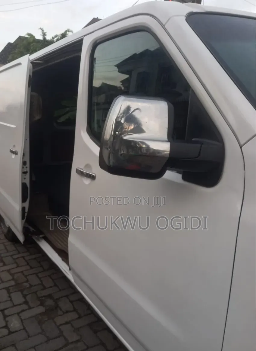 Nissan NV200 2011 White