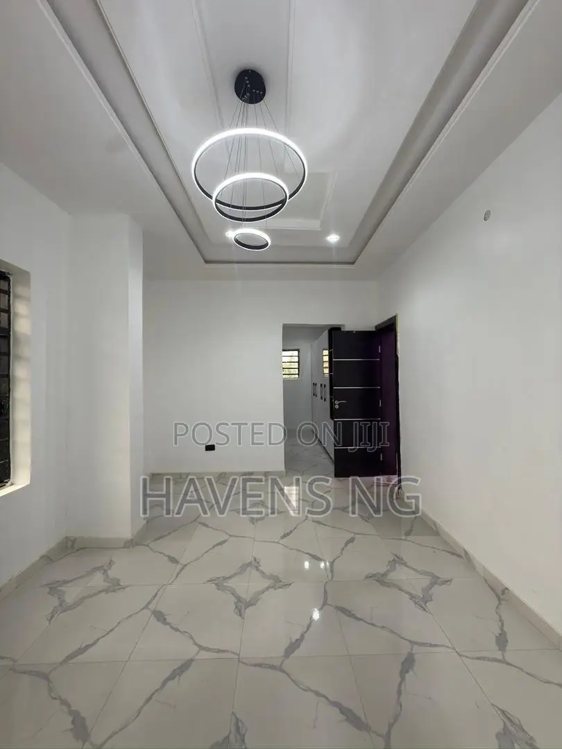 4bdrm Penthouse in Old Bodija for sale