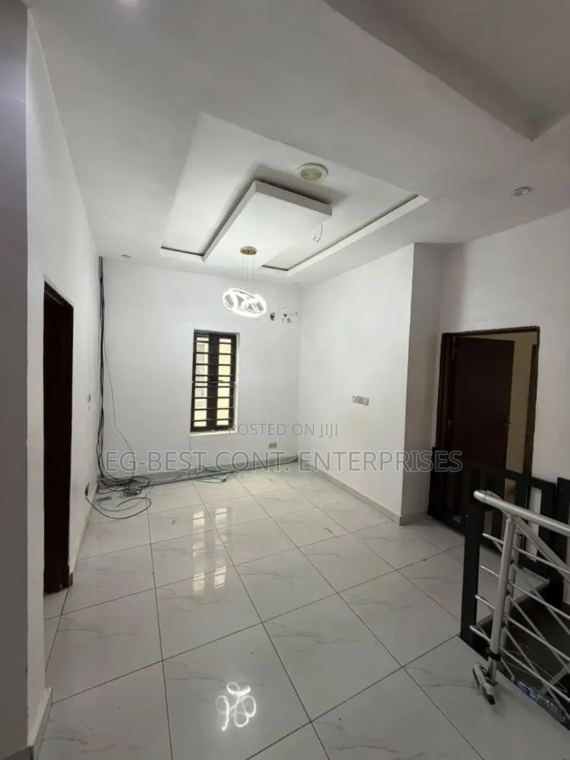 4bdrm Duplex in Chevron Estate for sale