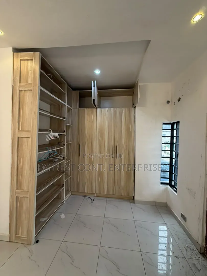 4bdrm Duplex in Chevron Estate for sale