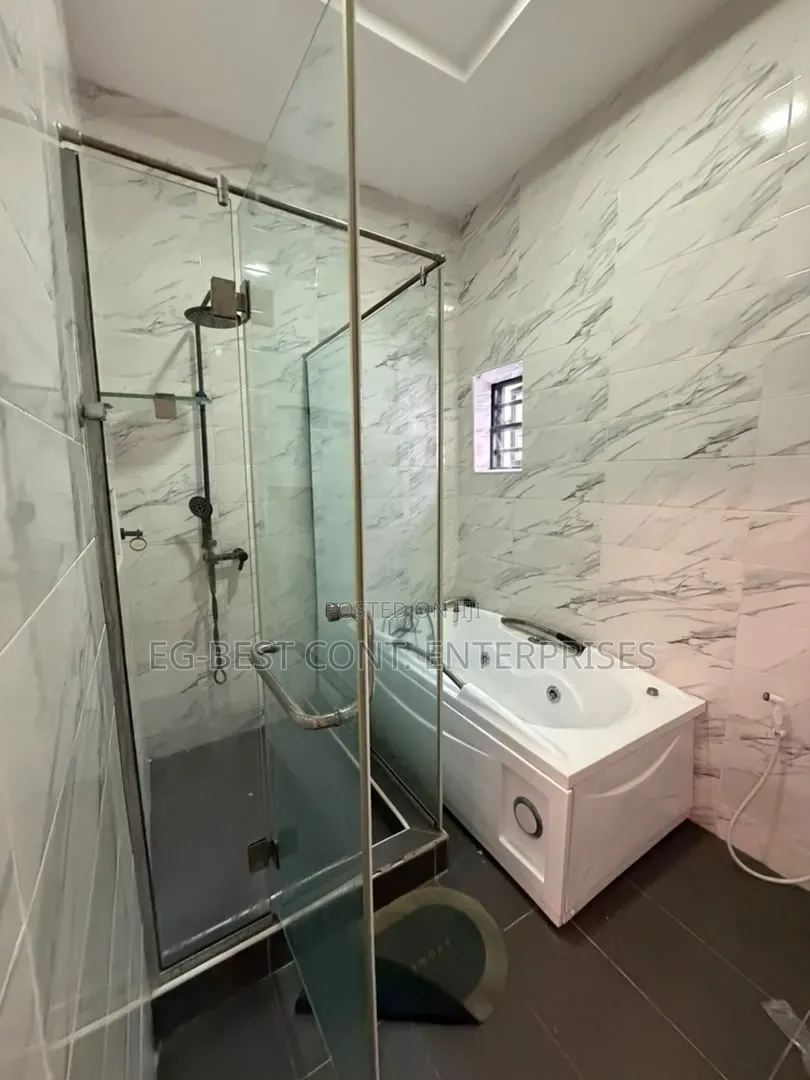 4bdrm Duplex in Chevron Estate for sale