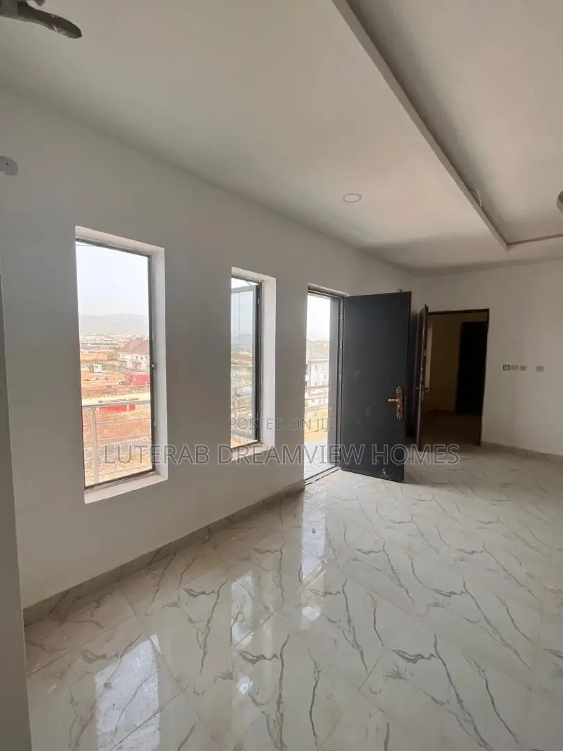 3bdrm Block of Flats in Wuye Main for sale