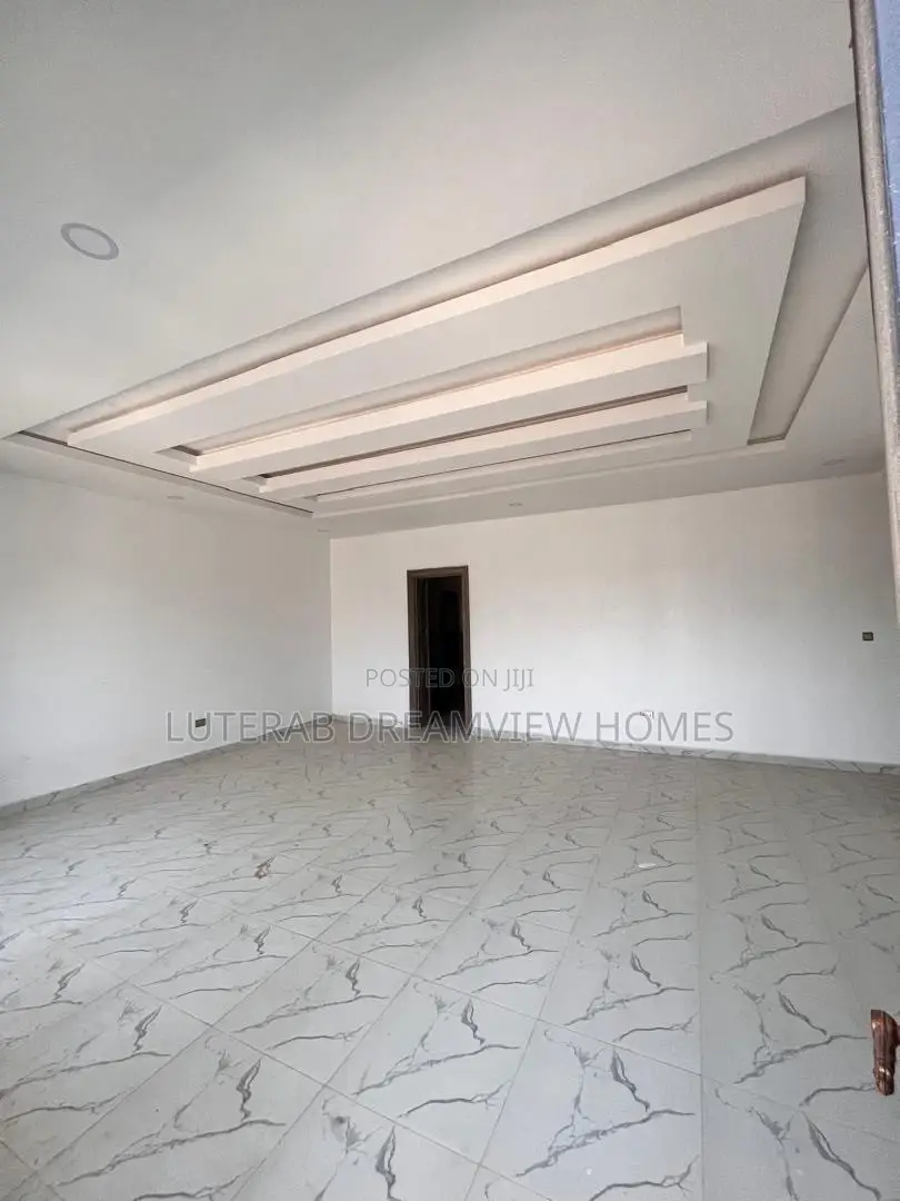 3bdrm Block of Flats in Wuye Main for sale
