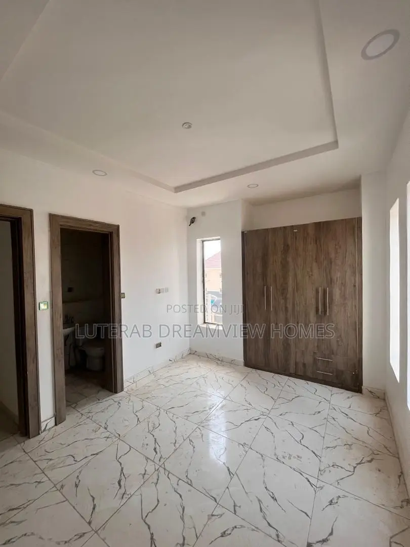 3bdrm Block of Flats in Wuye Main for sale