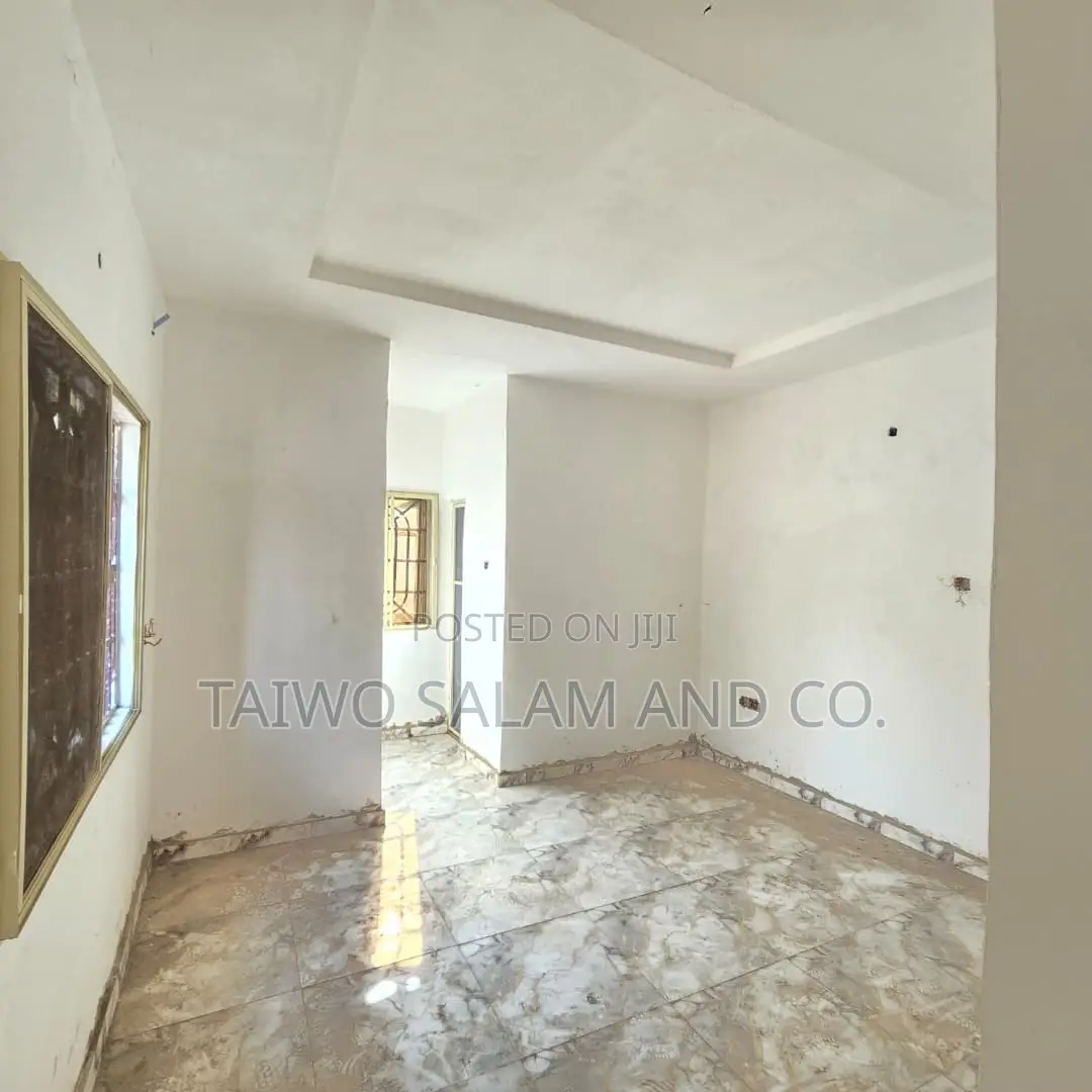 1bdrm Apartment in Agbowo for rent