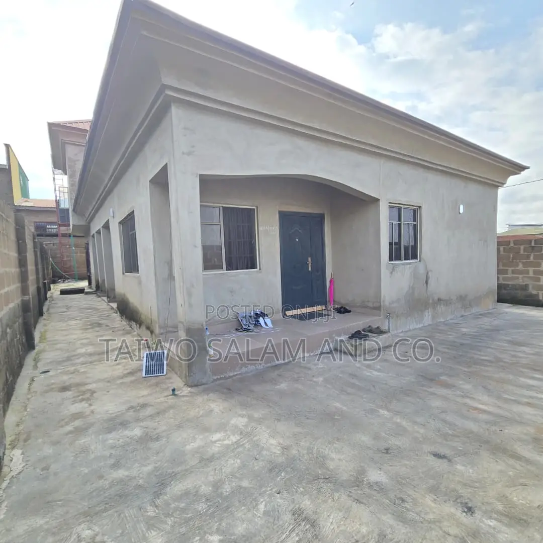 1bdrm Apartment in Agbowo for rent