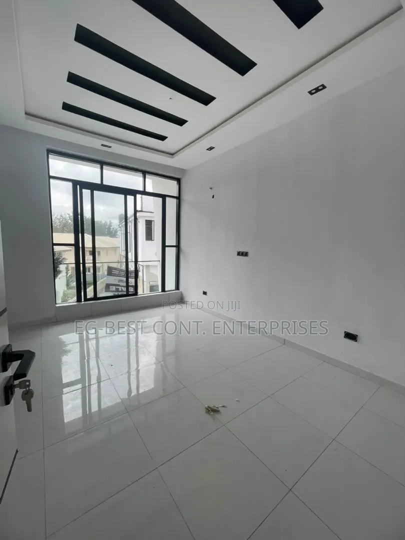 4bdrm Duplex in Ikota for sale