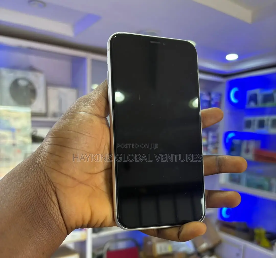 Apple iPhone XR 64 GB White