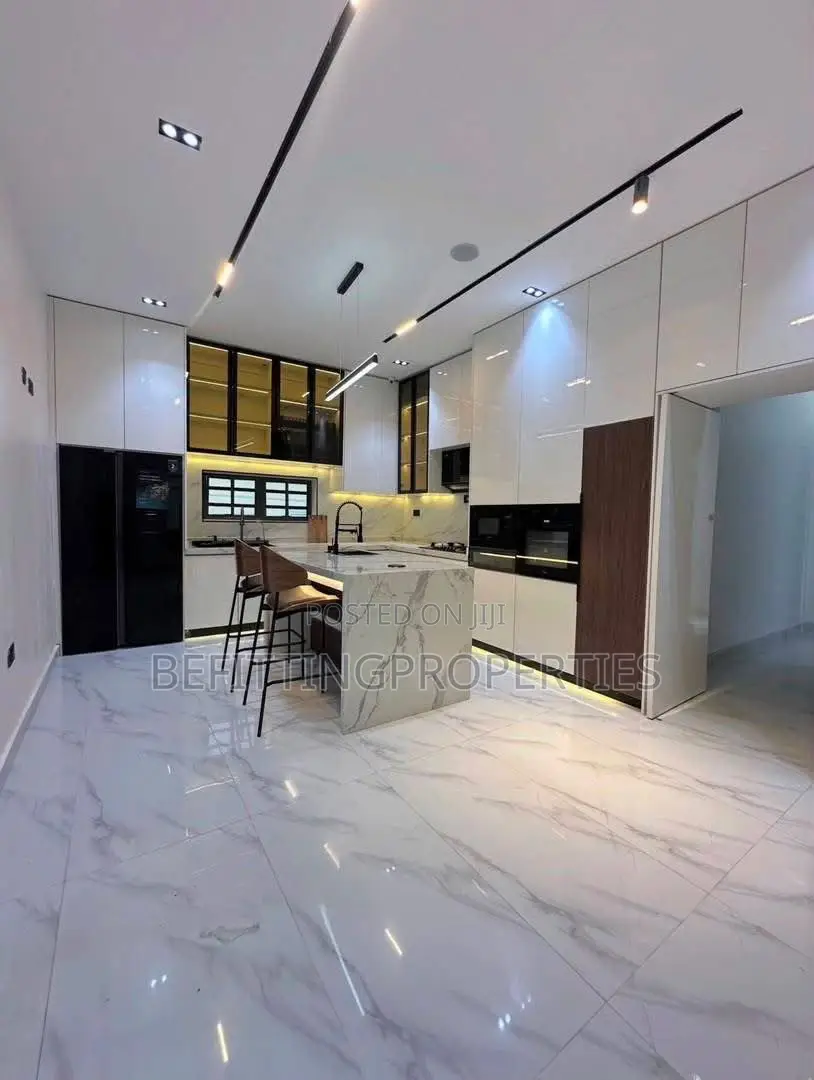 6bdrm Duplex in Abuja (FCT) for sale