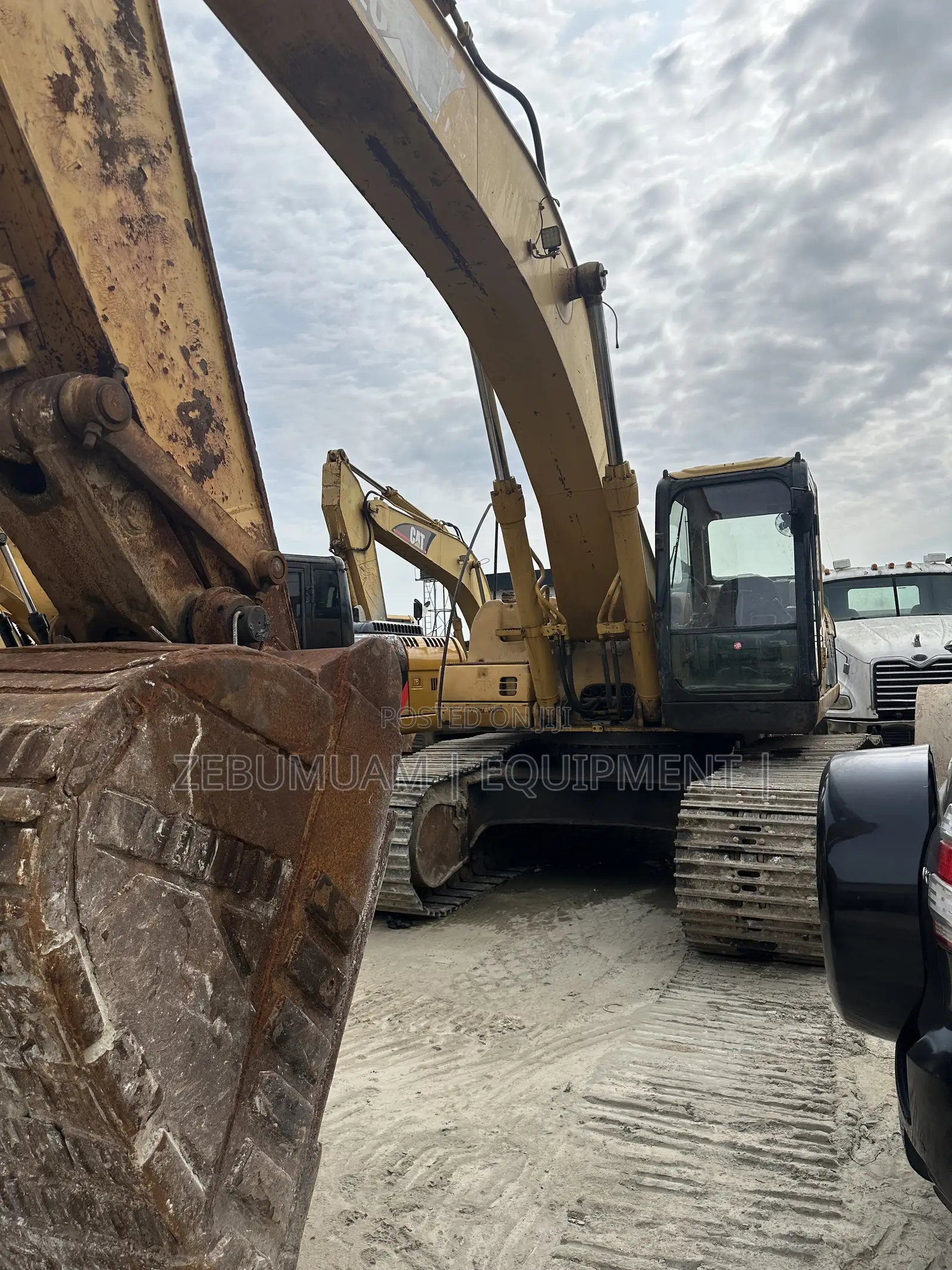 Caterpillar Excavator 330CL for Sale: Price: 150M Naira Only.