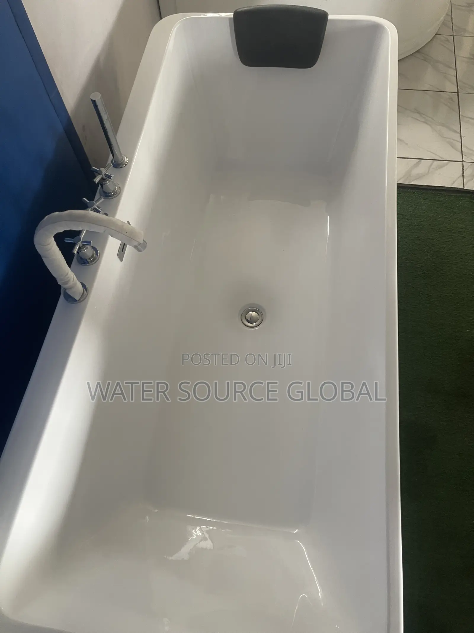 Luxury Bathtub With Tap