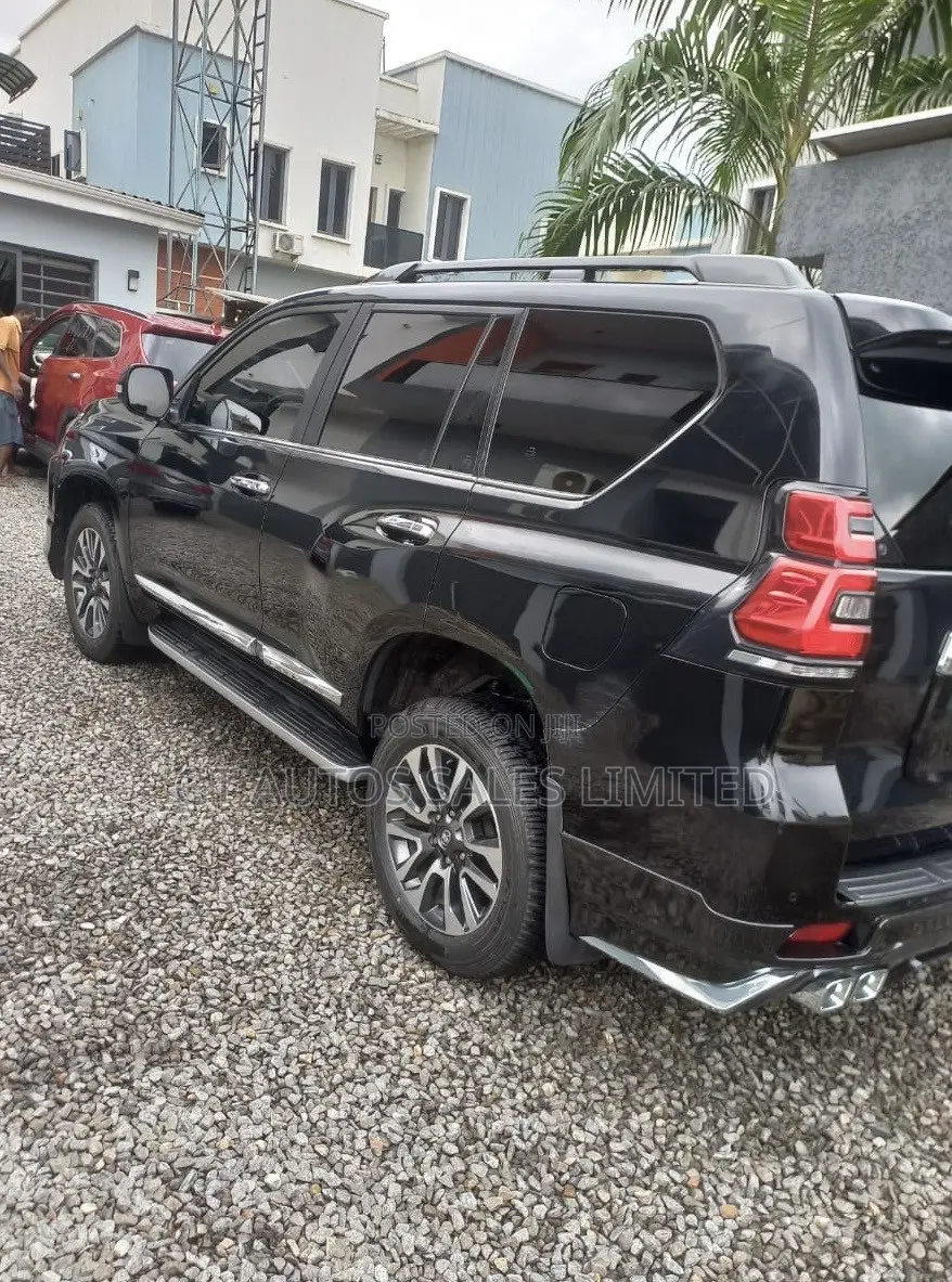 Toyota Land Cruiser Prado 2023 Black
