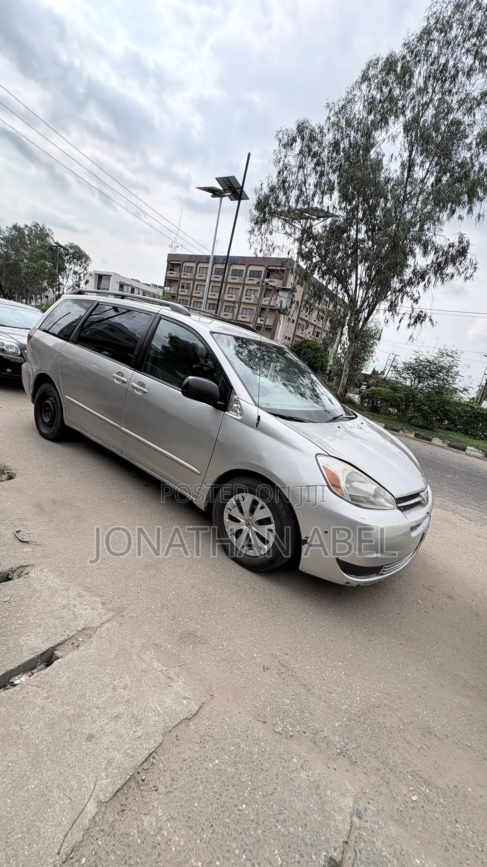 Toyota Sienna 2024 Silver