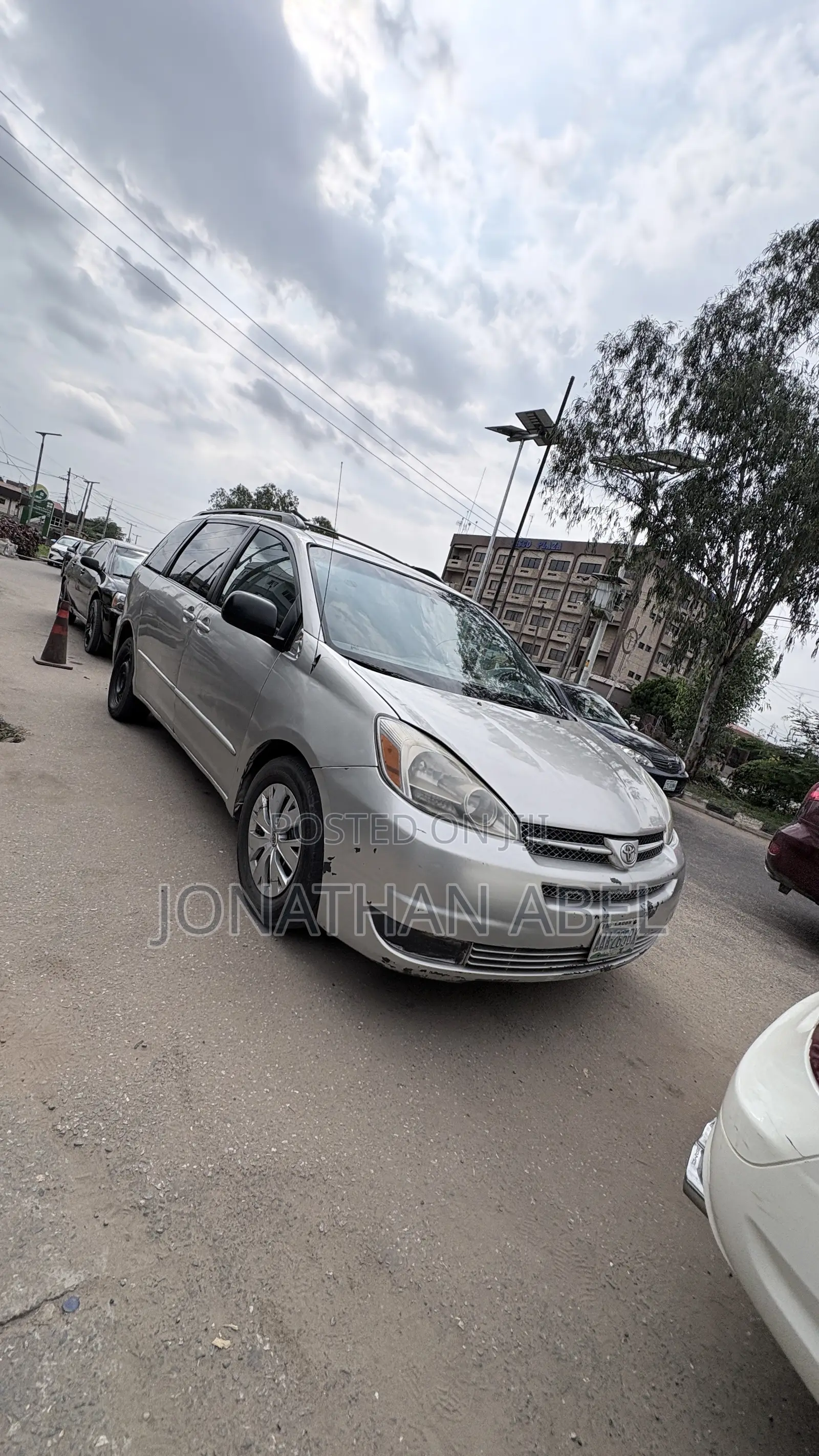 Toyota Sienna 2024 Silver