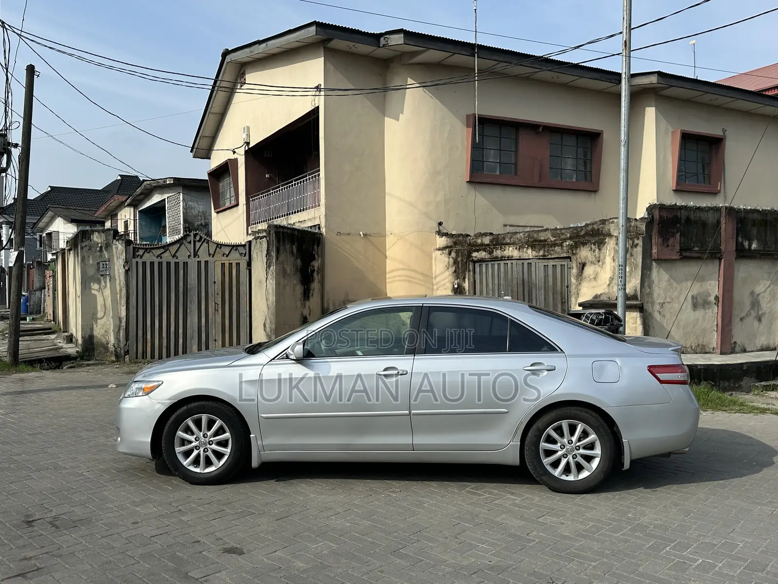 Toyota Camry XLE V6 4dr Sedan (3.5L 6cyl 6AM) 2010 Silver