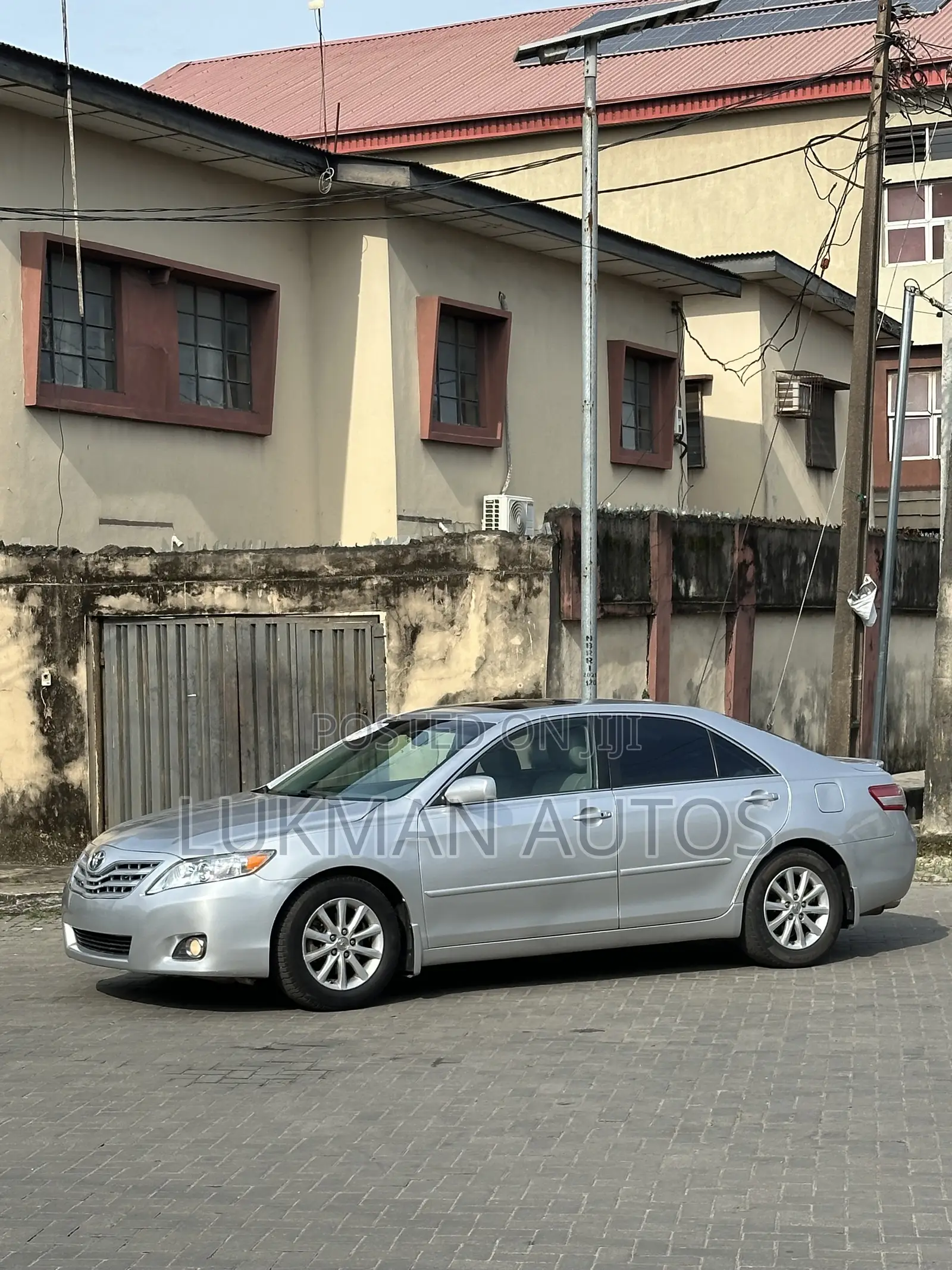 Toyota Camry XLE V6 4dr Sedan (3.5L 6cyl 6AM) 2010 Silver