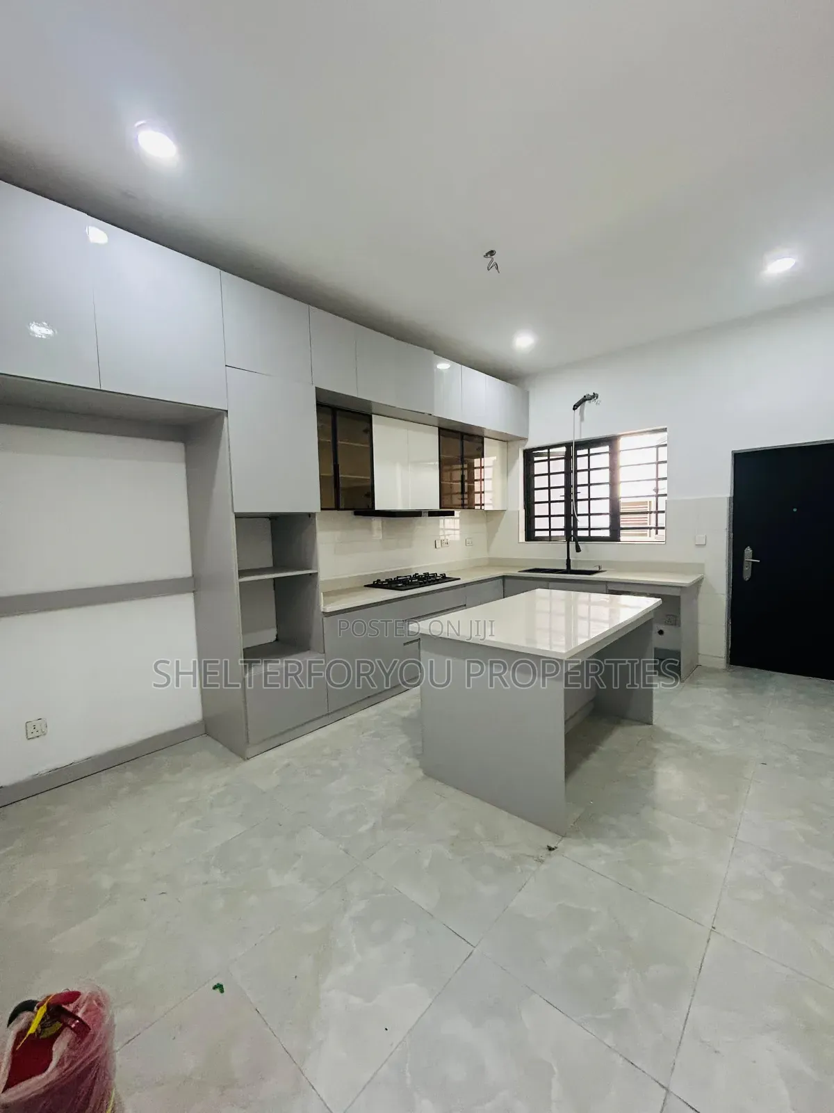 3bdrm Apartment in Ikate for sale