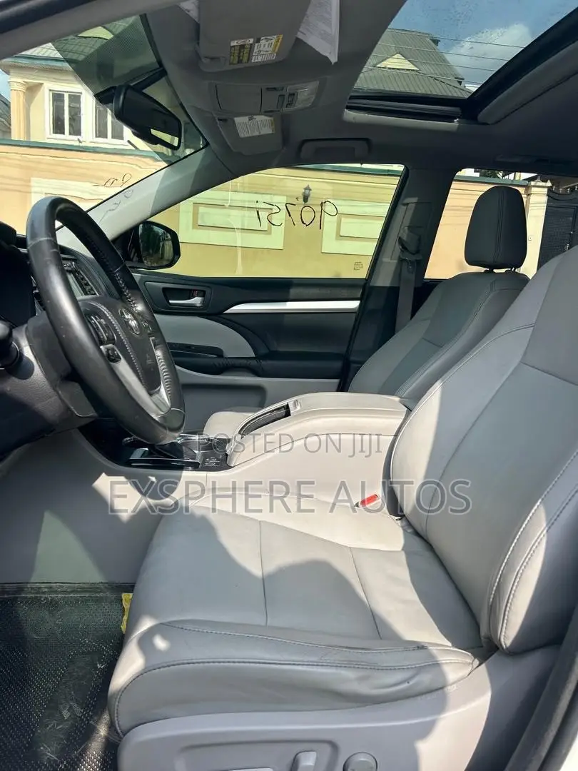 Toyota Highlander XLE 4dr SUV AWD (3.5L 6cyl 6A) 2015 White