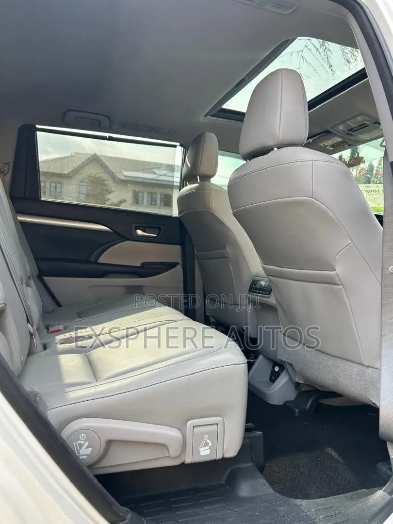 Toyota Highlander XLE 4dr SUV AWD (3.5L 6cyl 6A) 2015 White