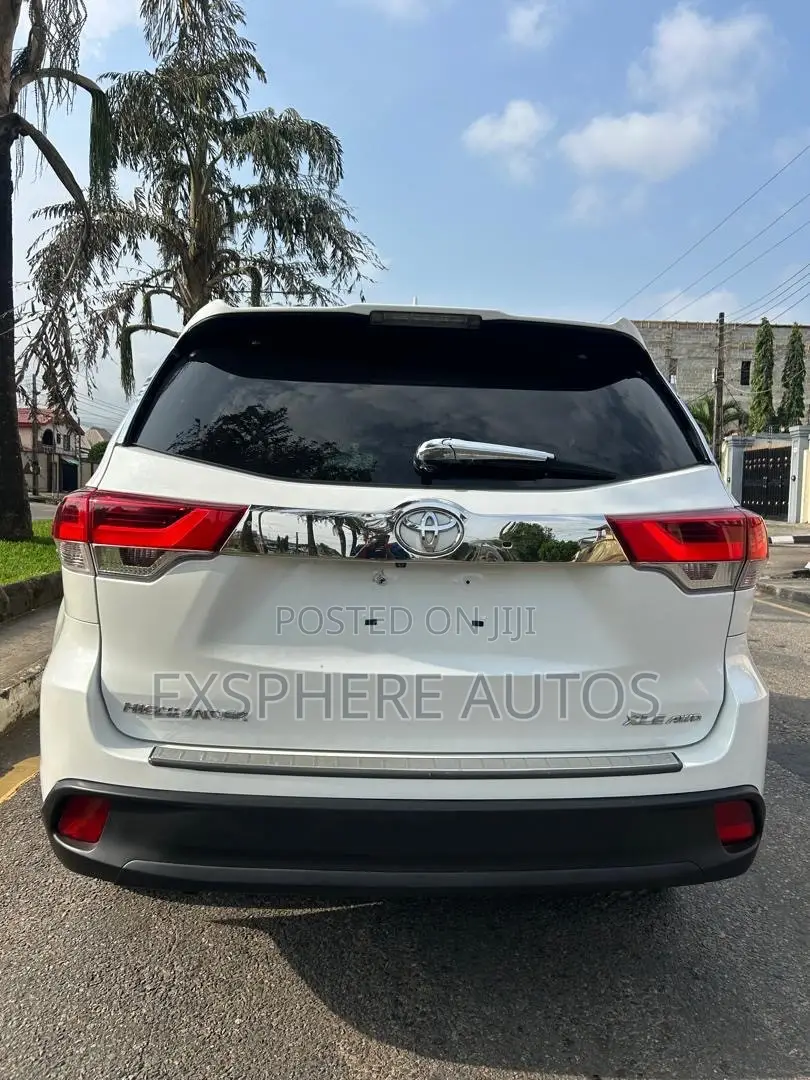 Toyota Highlander XLE 4dr SUV AWD (3.5L 6cyl 6A) 2015 White