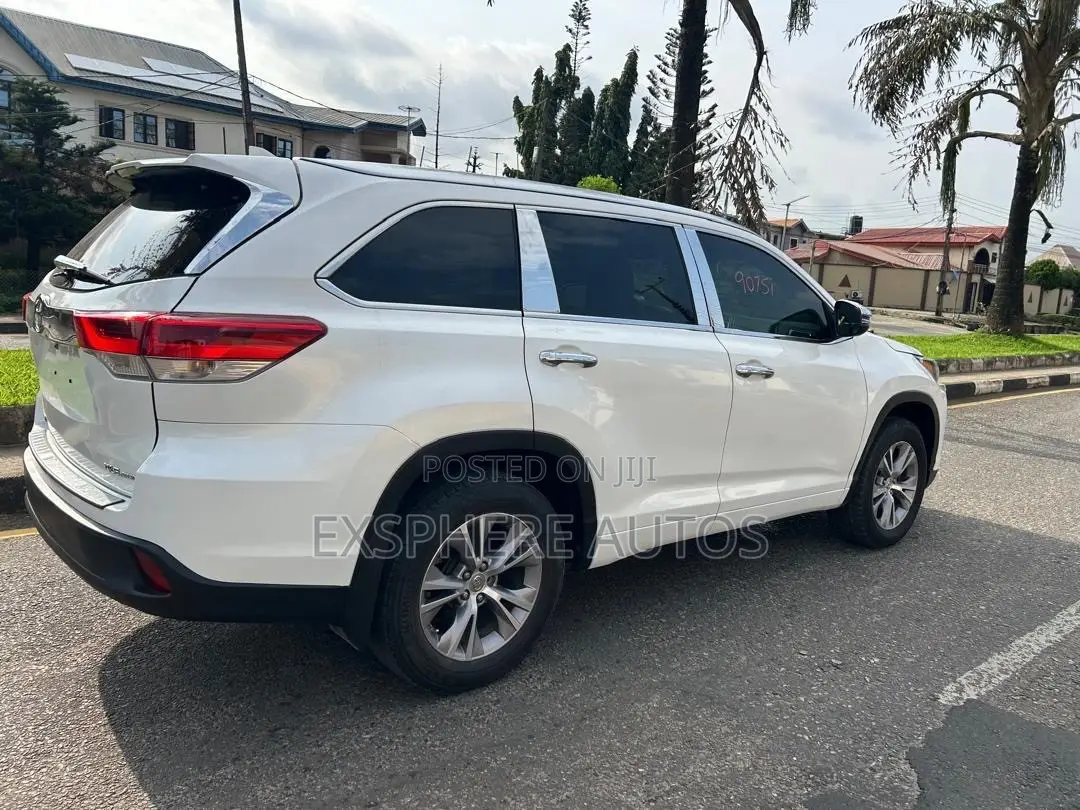 Toyota Highlander XLE 4dr SUV AWD (3.5L 6cyl 6A) 2015 White