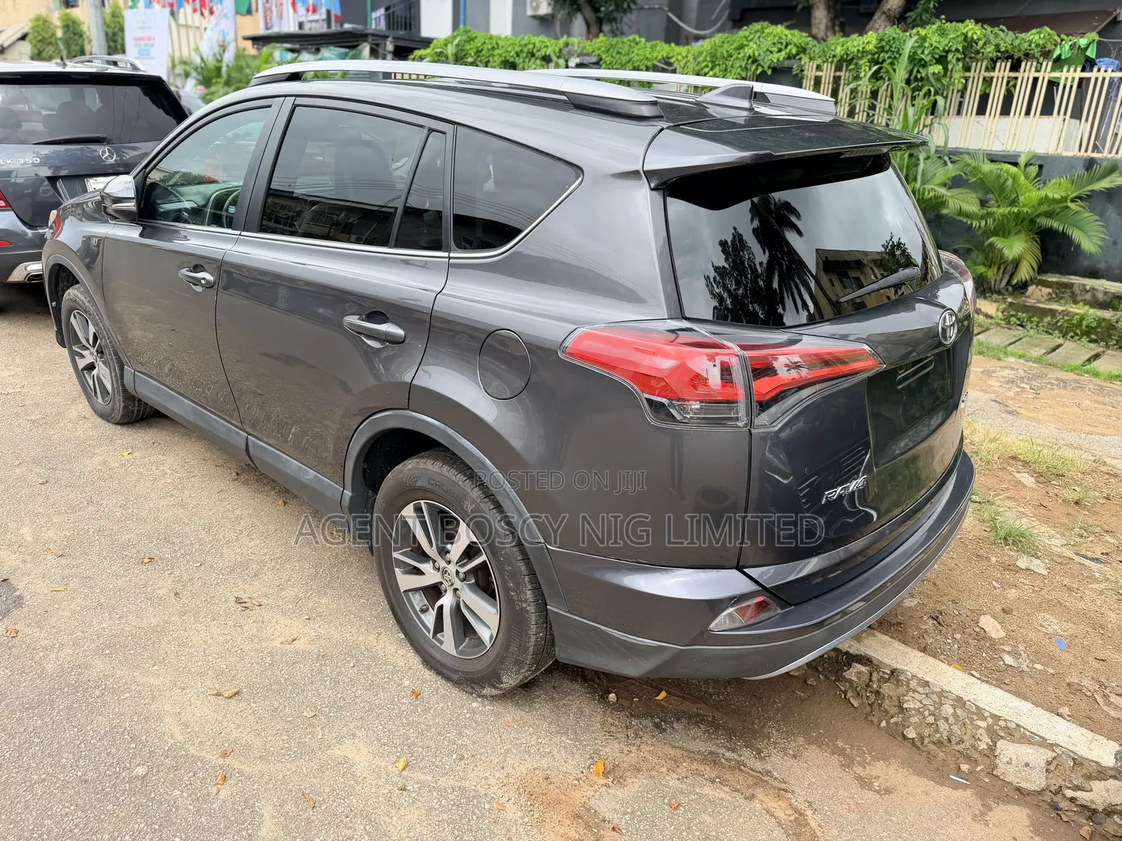 Toyota RAV4 XLE AWD (2.5L 4cyl 6A) 2017 Gray