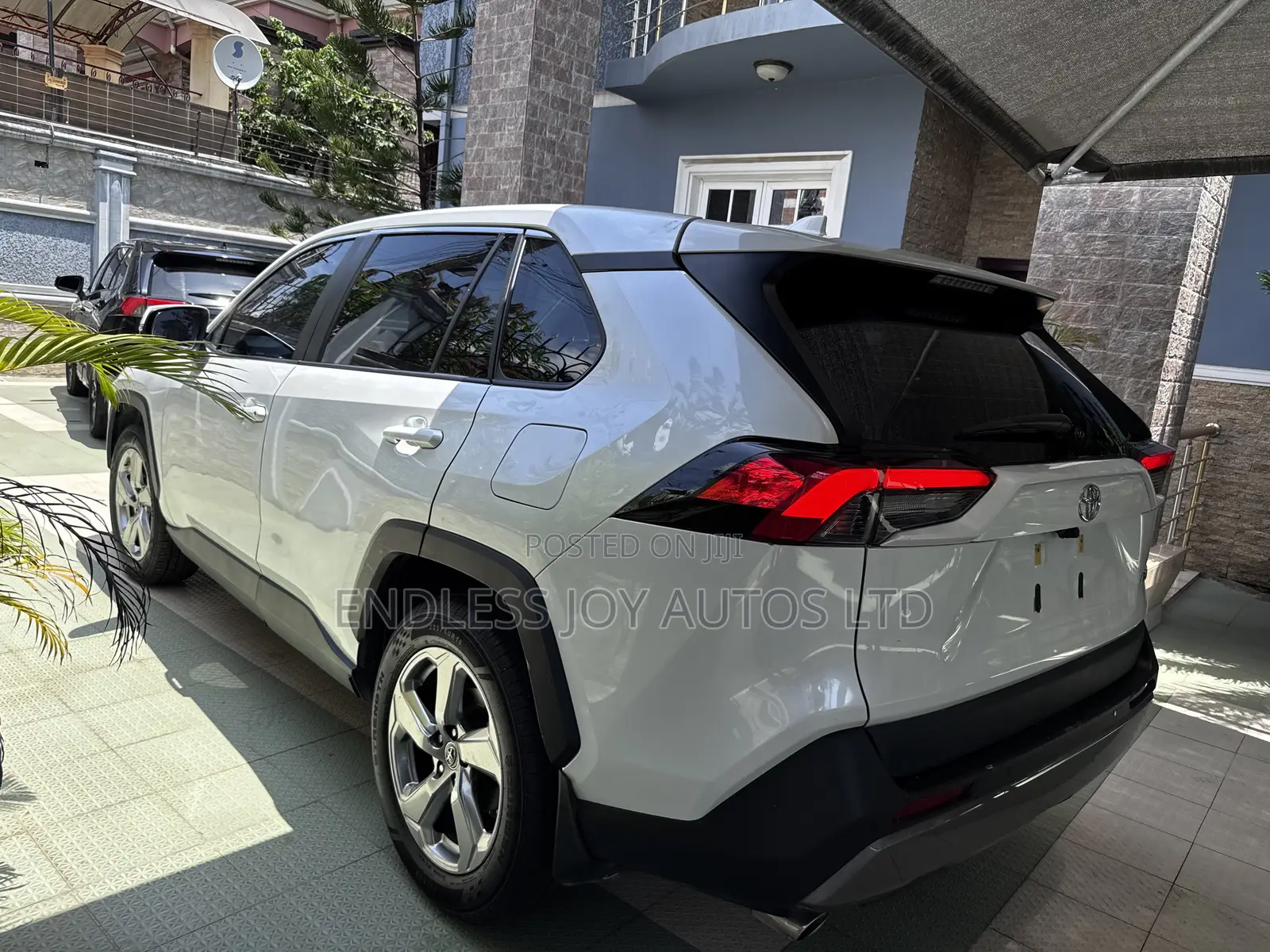 Toyota RAV4 XLE Premium 2022 White
