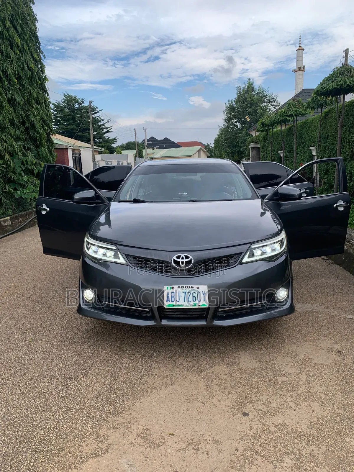Toyota Camry XLE 4dr Sedan (2.5L 4cyl 6A) 2013 Gray