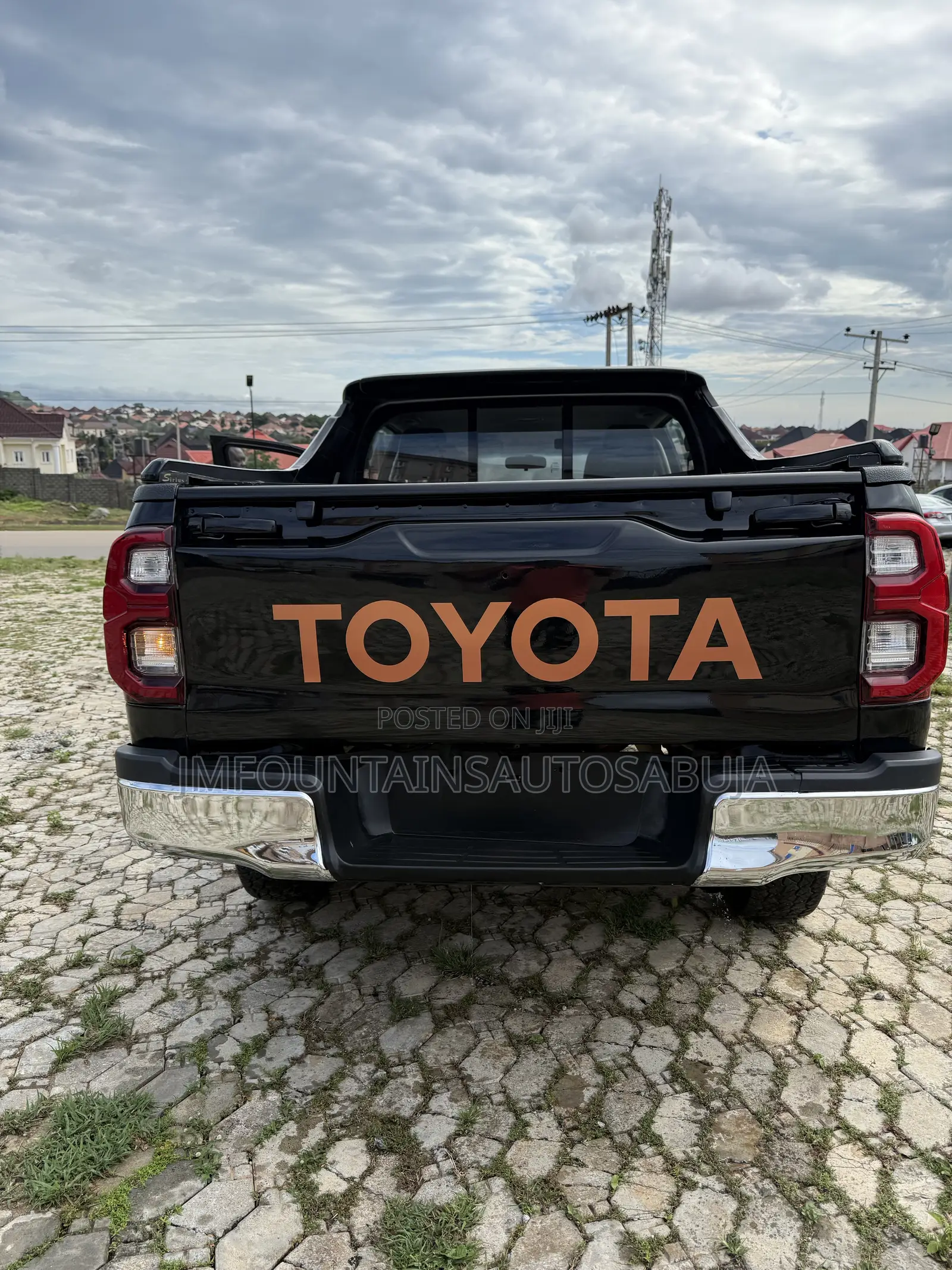 Toyota Hilux SR 4x4 2016 Black