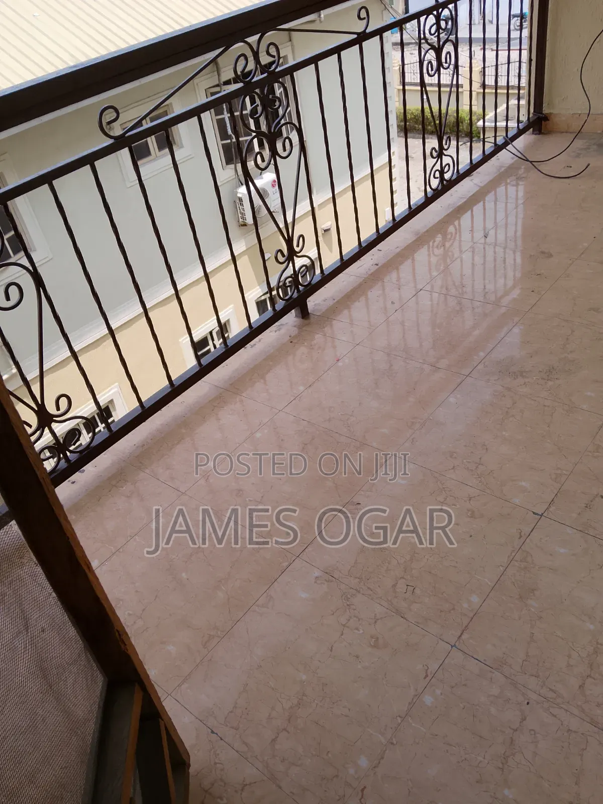3bdrm Block of Flats in Mobil Road, Off Lekki-Epe Expressway for rent