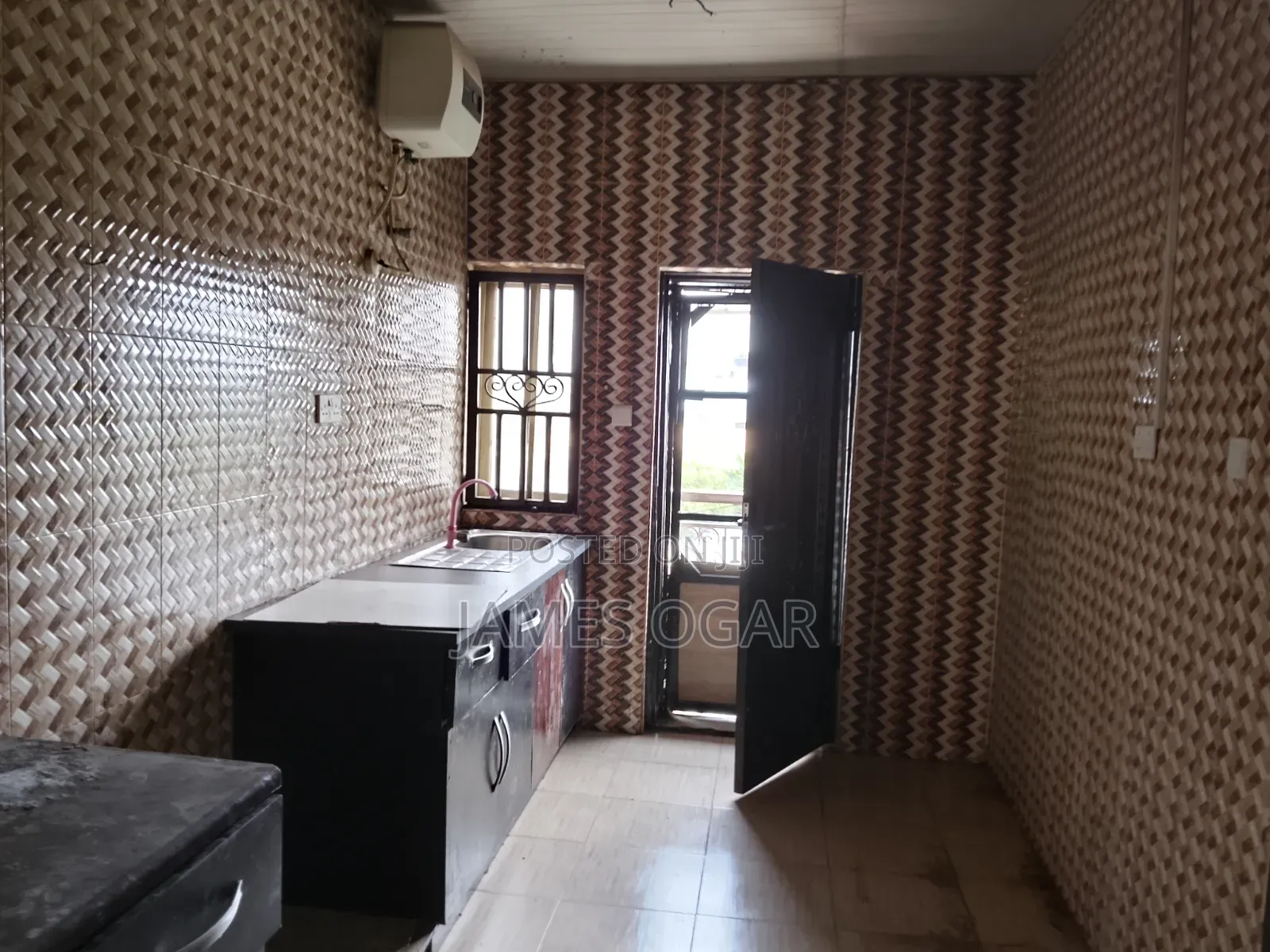 3bdrm Block of Flats in Mobil Road, Off Lekki-Epe Expressway for rent