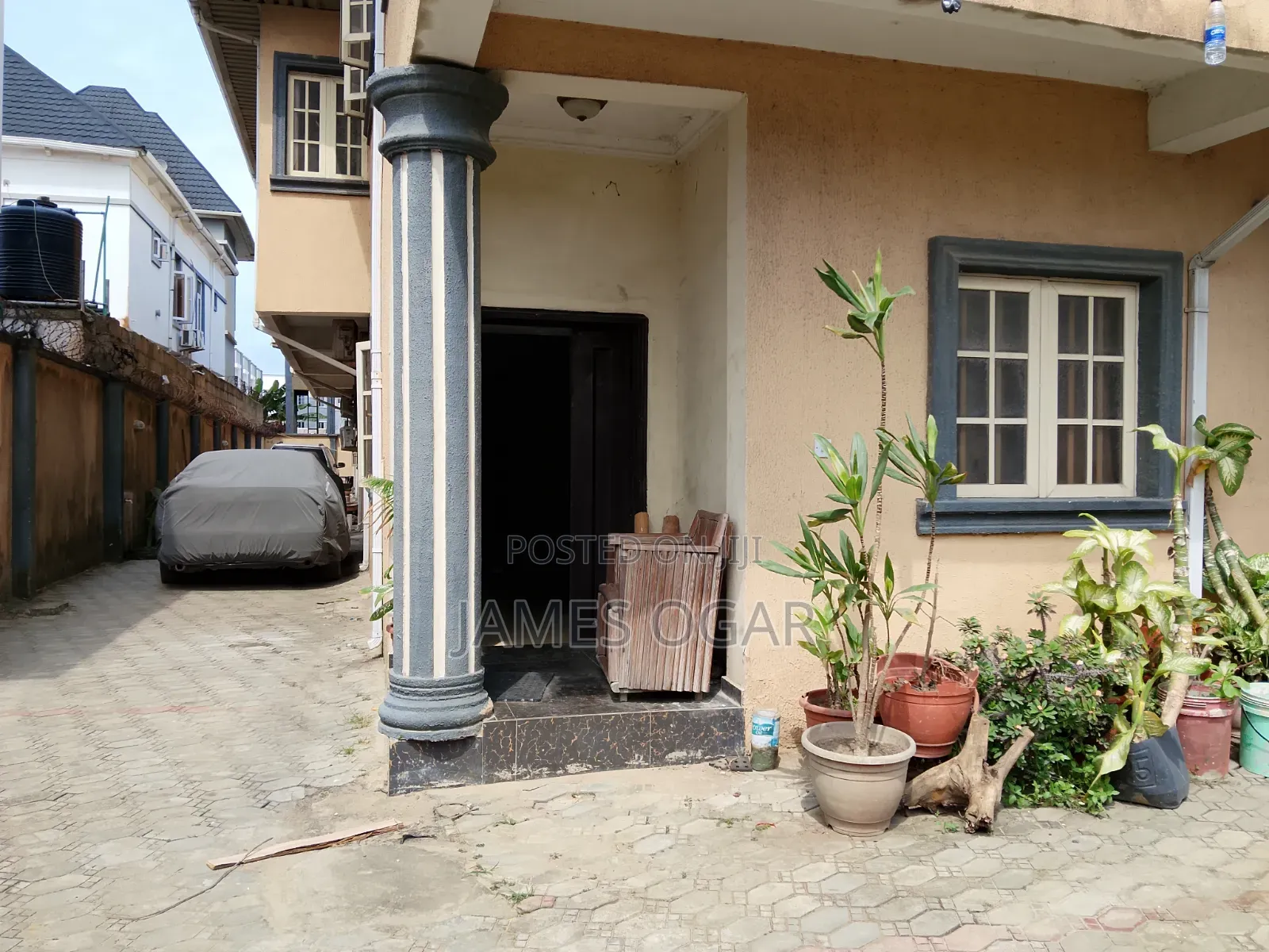 4bdrm Block of Flats in Mobi Road, Off Lekki-Epe Expressway for rent