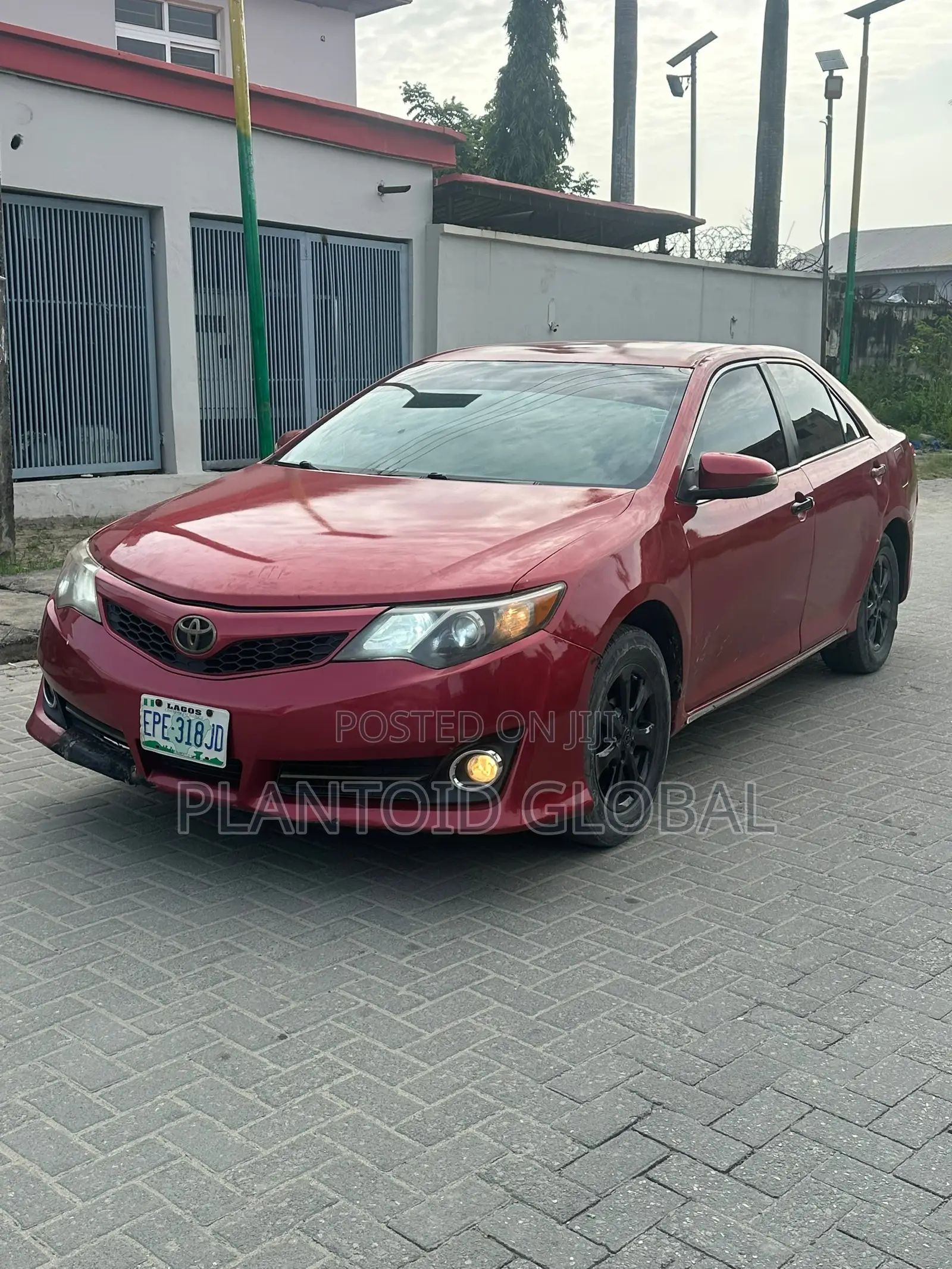 Toyota Camry LE 4dr Sedan (2.5L 4cyl 6A) 2012 Red