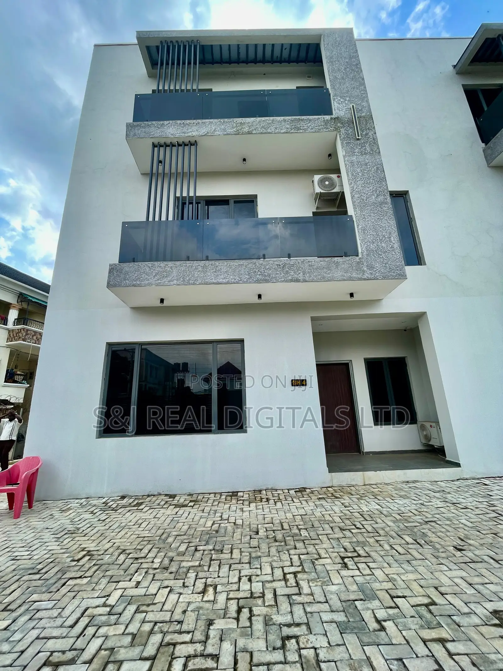5bdrm Duplex in Dawaki for sale