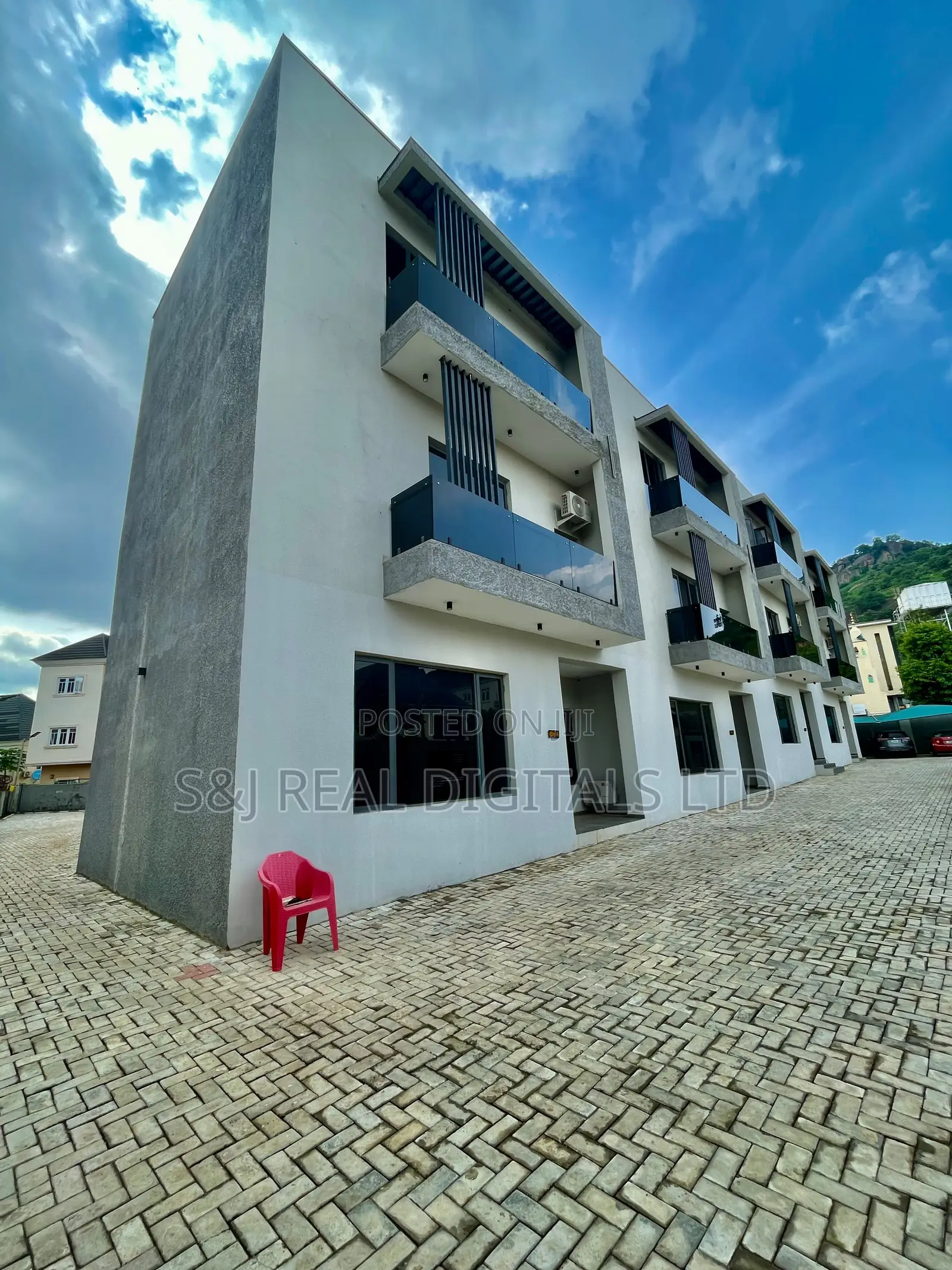 5bdrm Duplex in Dawaki for sale