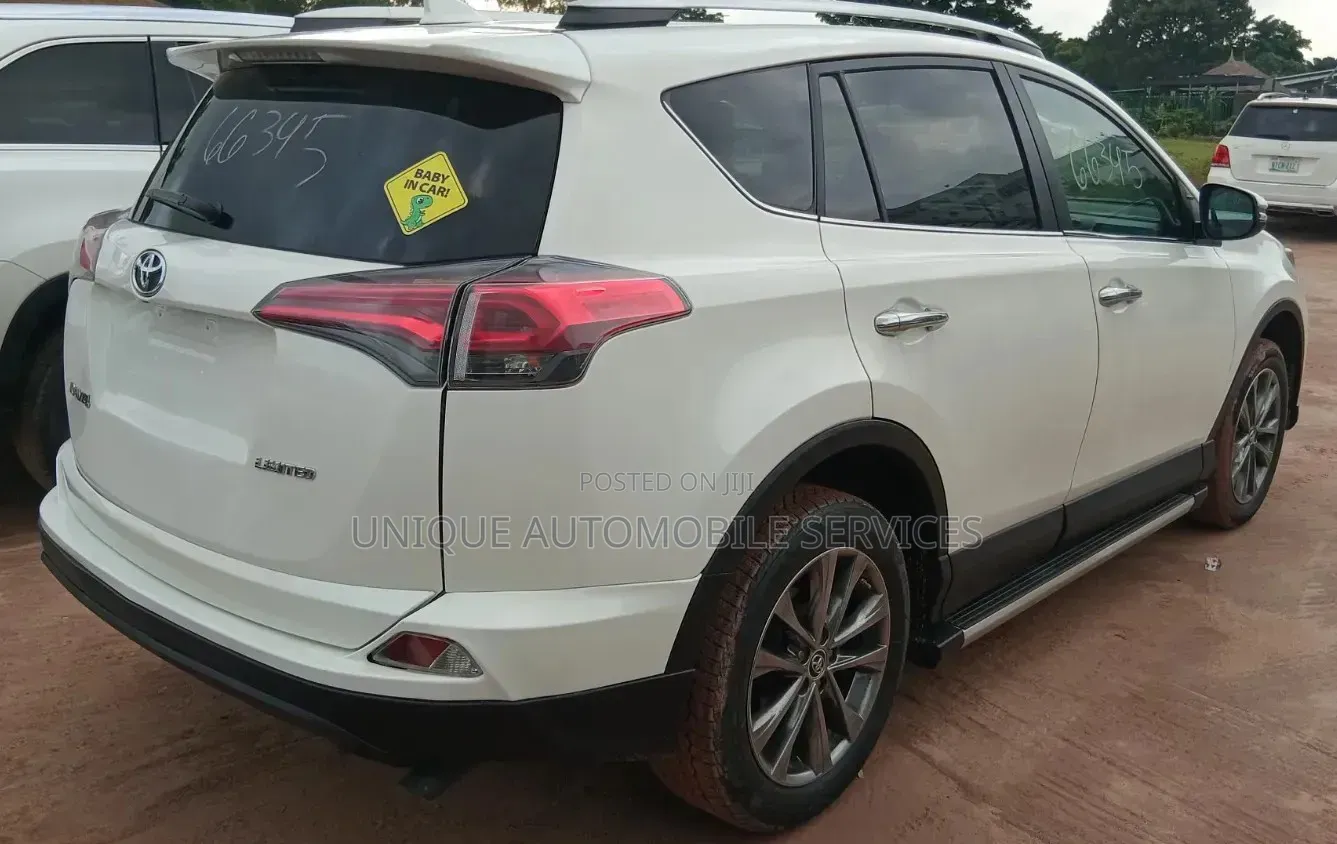Toyota RAV4 Limited AWD (2.5L 4cyl 6A) 2016 White