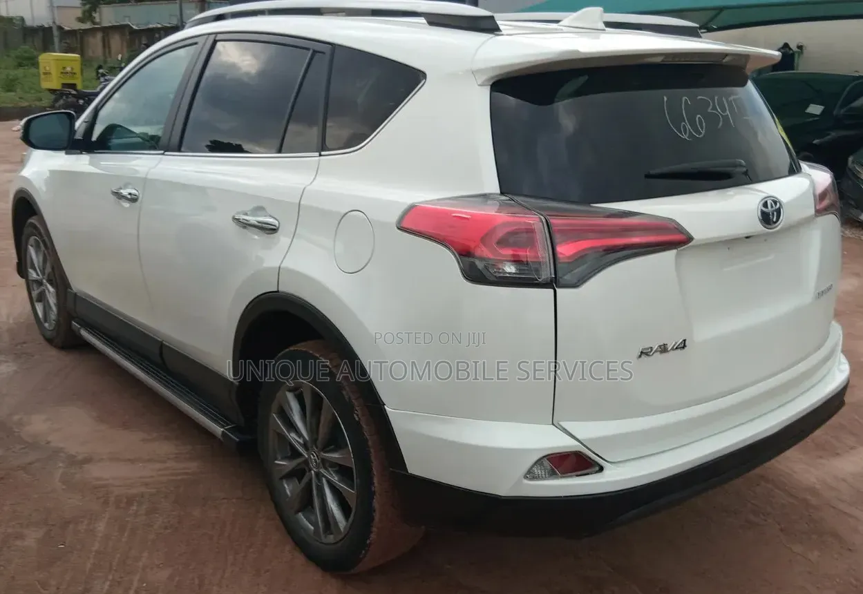 Toyota RAV4 Limited AWD (2.5L 4cyl 6A) 2016 White