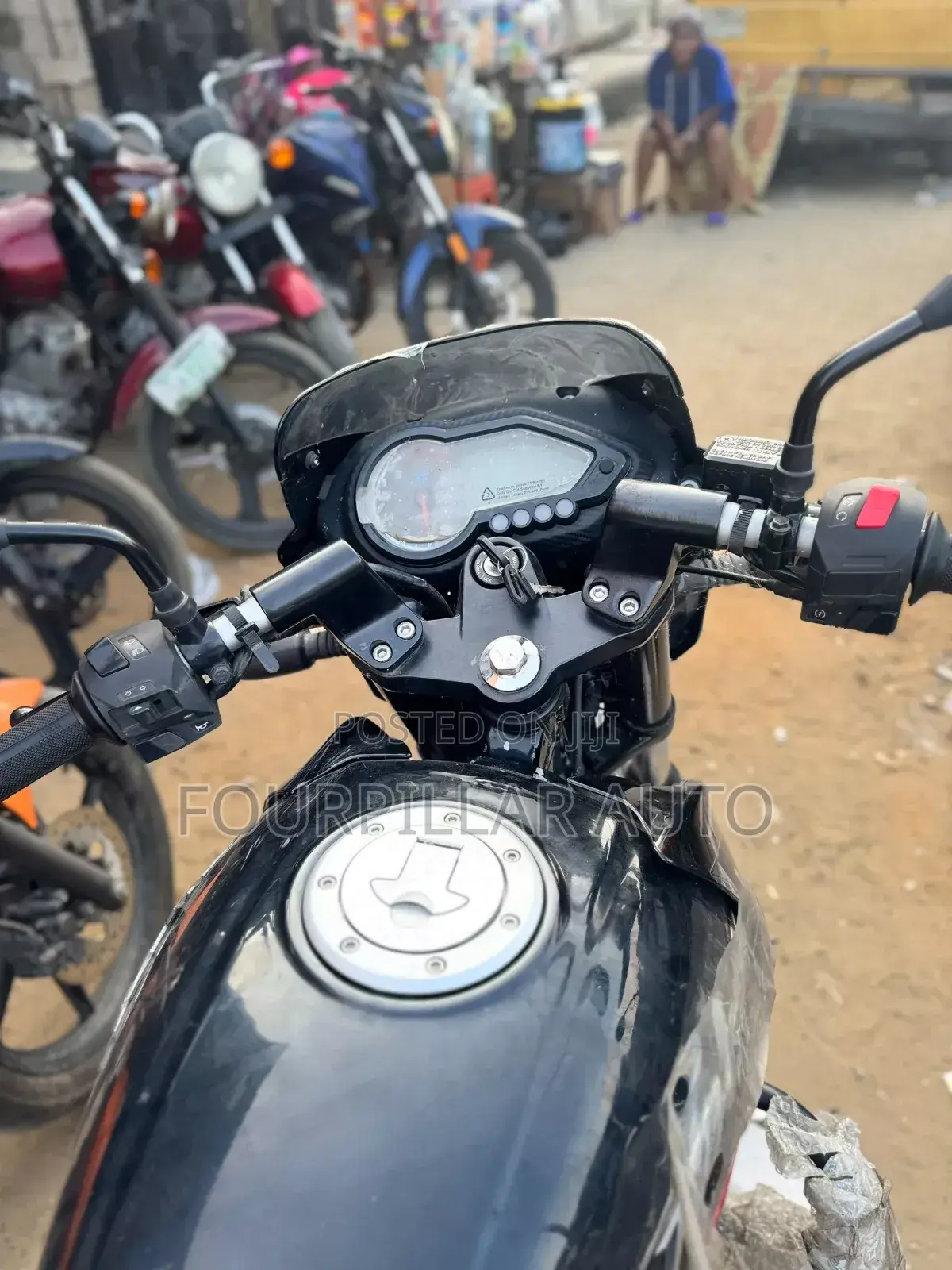 New Bajaj Pulsar 220 F 2025 Black