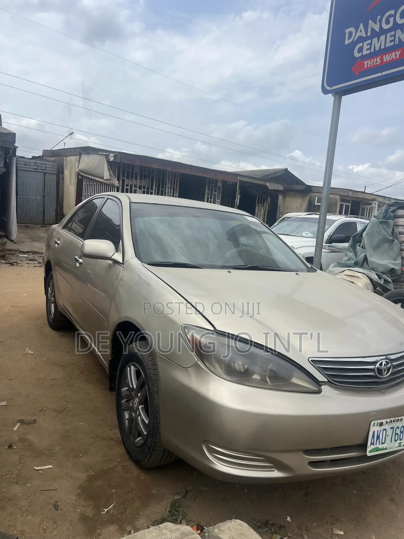 Toyota Camry LE 4dr Sedan (2.4L 4cyl 5A) 2005 Gold