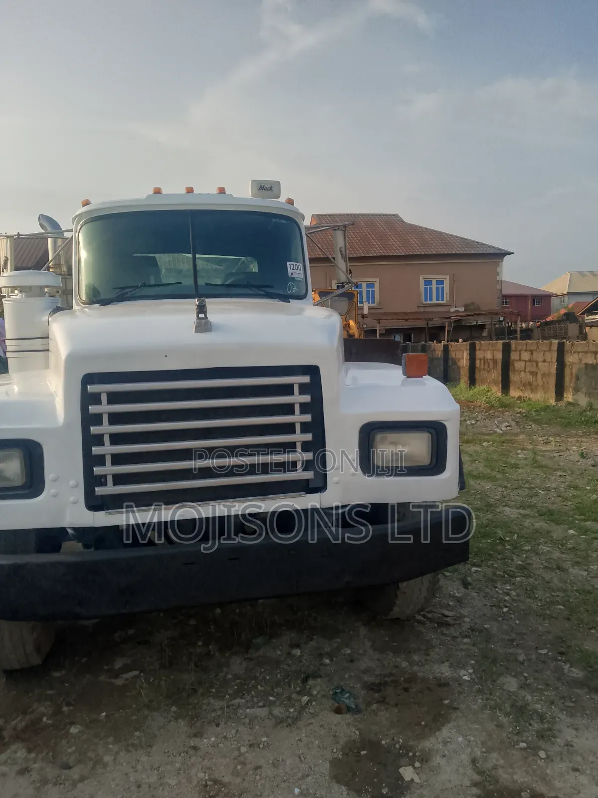 Trailer Head
