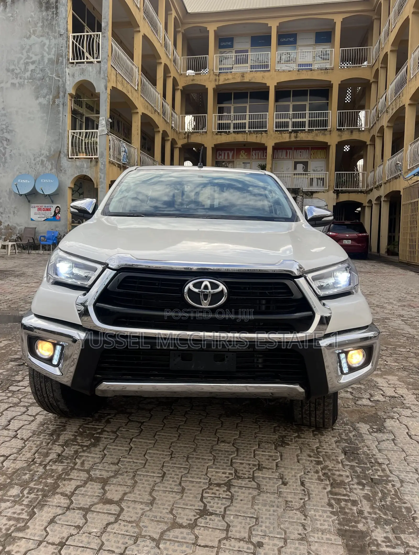 Toyota Hilux Revo Double Cab Petrol 2.7 AWD 2021 White