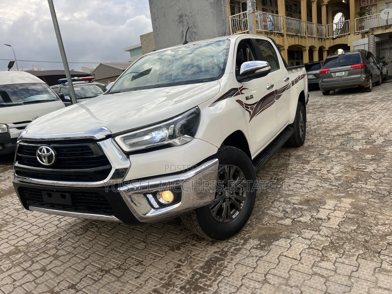 Toyota Hilux Revo Double Cab Petrol 2.7 AWD 2021 White