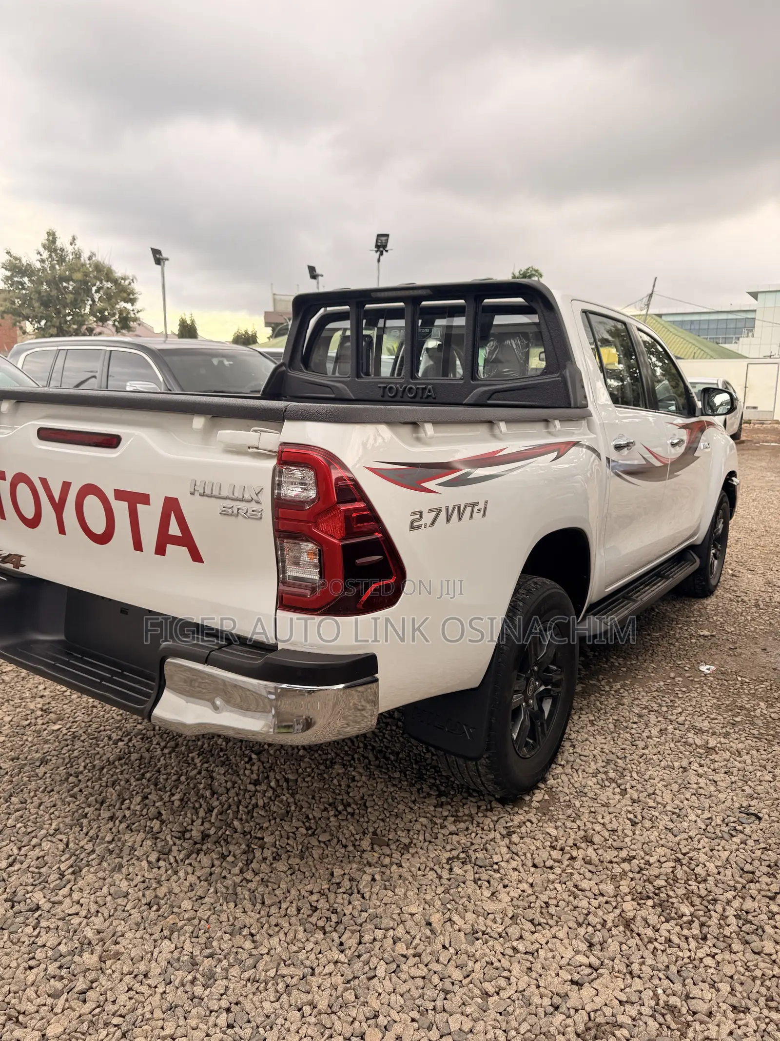 Toyota Hilux 2023 White